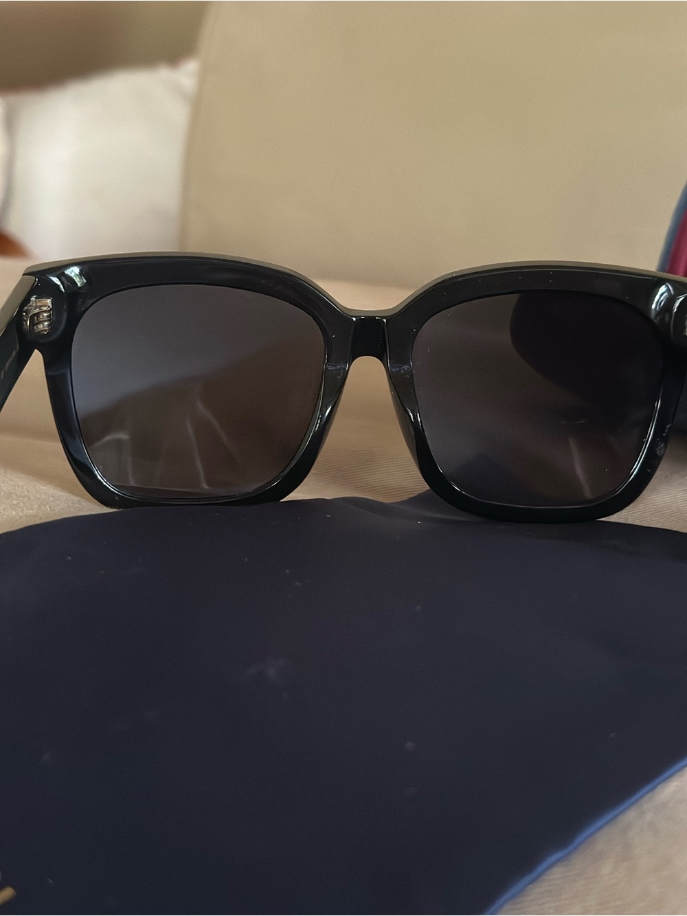 Gucci Sunglasses- Like New! - Picture 5 of 10